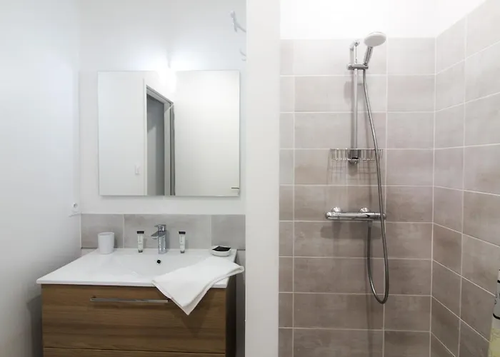 Open Sun Avec Jacuzzi Privatif Et Parking Prive Apartman *